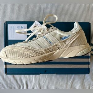 Bad Bunny Adizero SL72
Mens 9 Wms 10